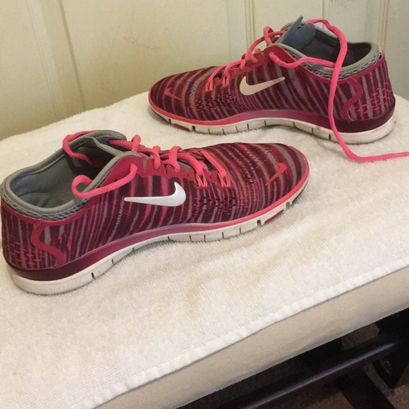 Pink Nike - Picture 3 of 3